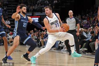 面对一众实 面对一众实